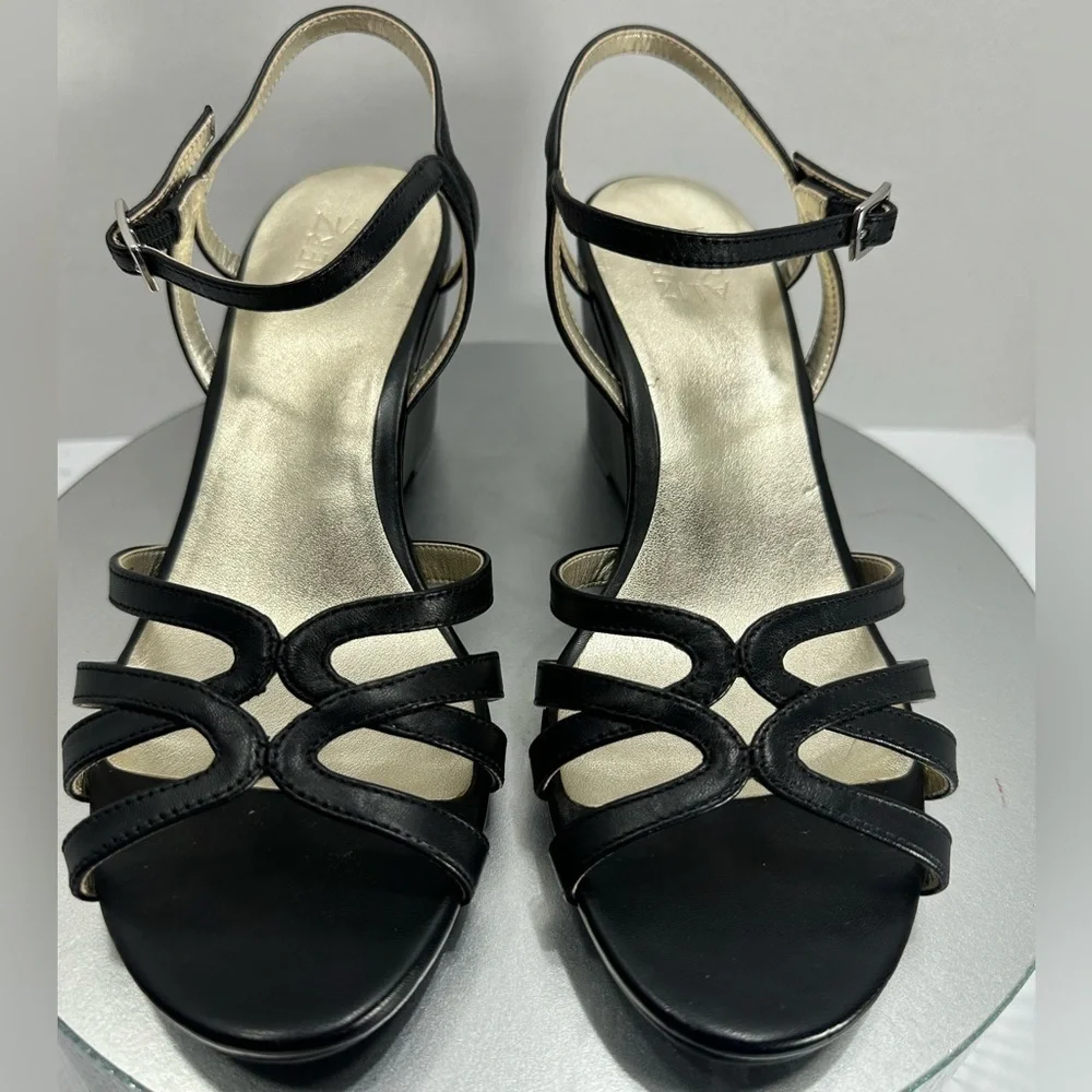 NaturalizerElegant Black Strappy Women's size 8 pre owned Exellent condition